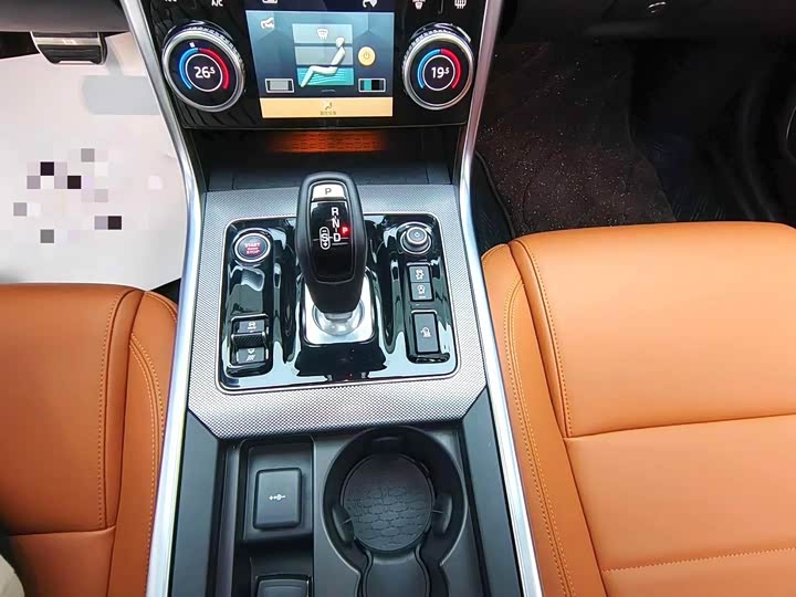 Фото 8 - Jaguar XE L