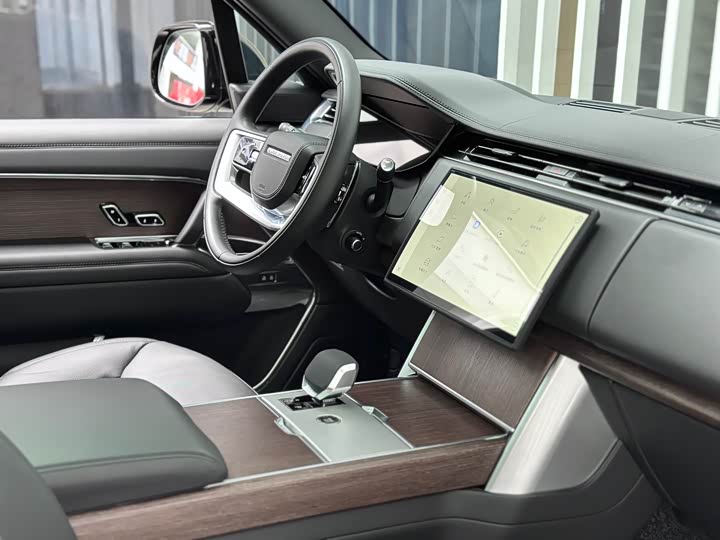 Photo 9 - Land Rover Range Rover