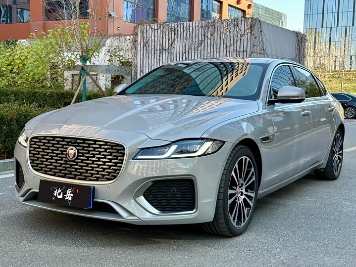 Photo 1 - Jaguar XF L