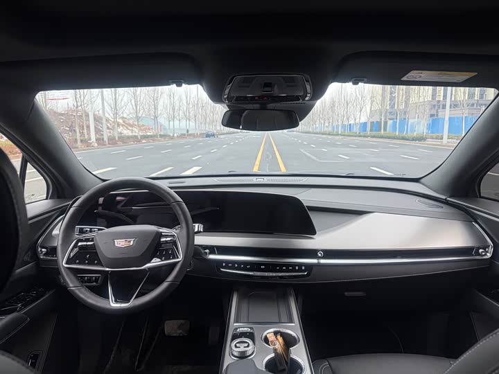 Фото 6 - Cadillac XT5