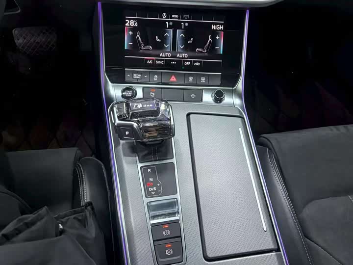 Фото 6 - Audi A7L