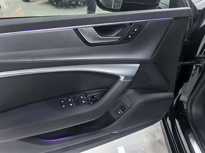 Фото 7 - Audi A7L