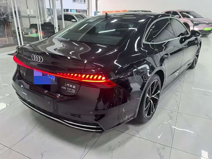 Фото 8 - Audi A7L
