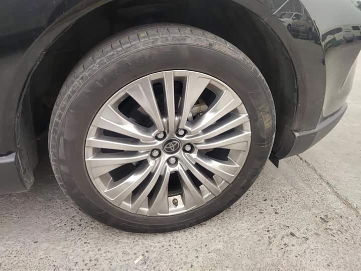 Фото 6 - Toyota Harrier