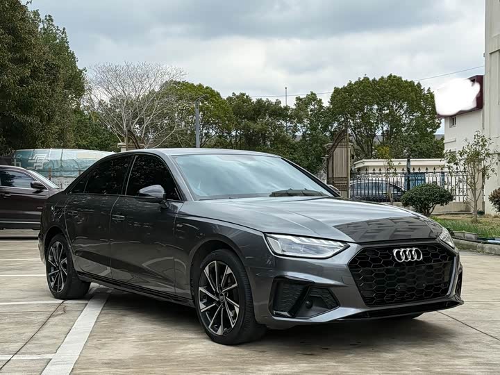 Фото 4 - Audi A4L