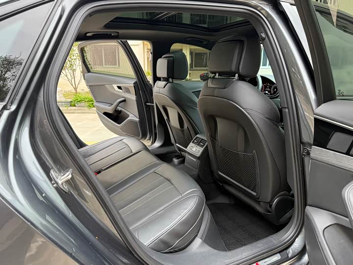 Фото 7 - Audi A4L