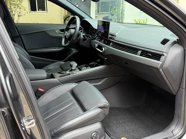 Фото 8 - Audi A4L