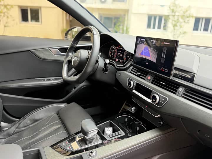 Фото 9 - Audi A4L