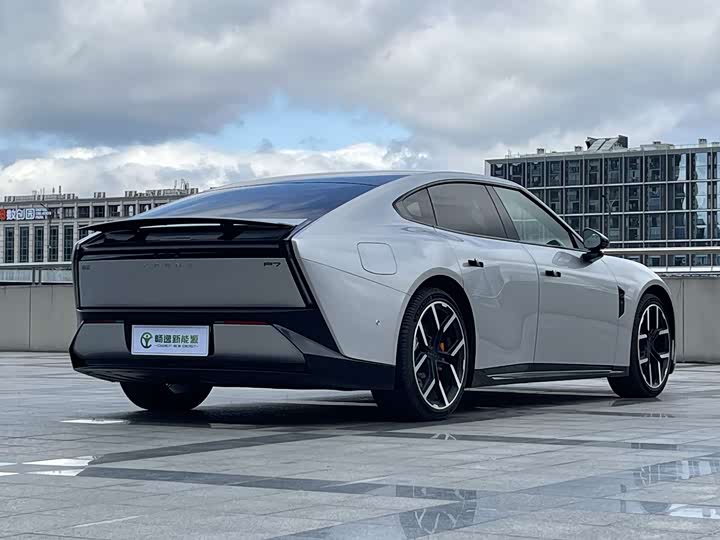 Фото 3 - XPeng P7