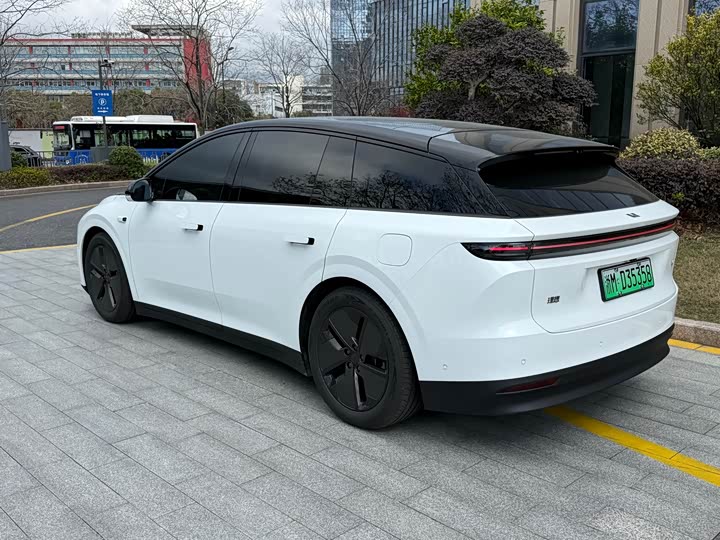 Фото 8 - LiXiang i6