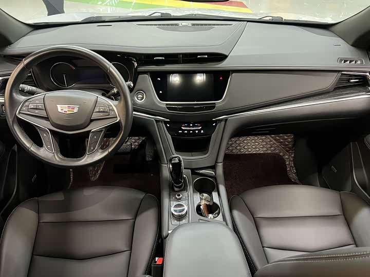 Фото 6 - Cadillac XT5