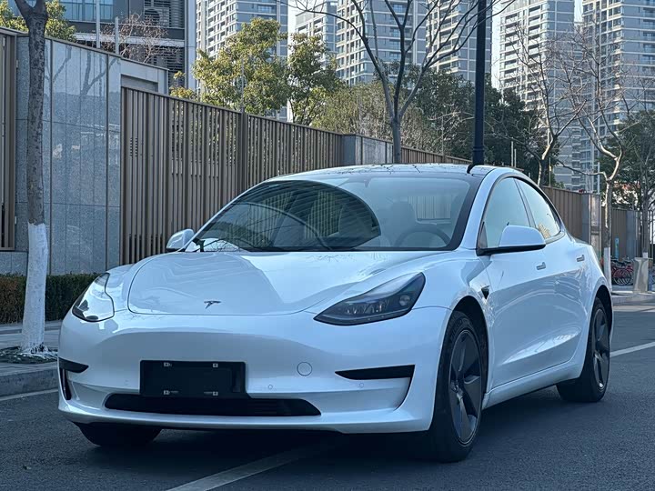 Фото 1 - Tesla Model 3