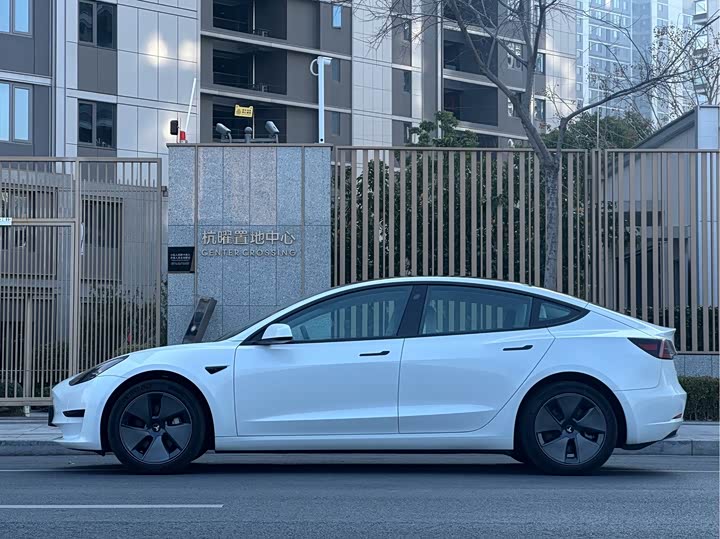 Фото 7 - Tesla Model 3
