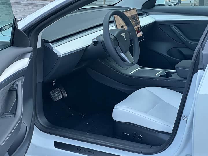 Фото 9 - Tesla Model 3