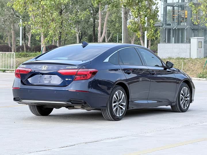 Фото 4 - Honda Inspire