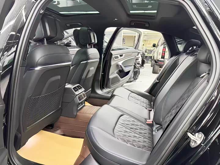 Фото 8 - Audi A6L