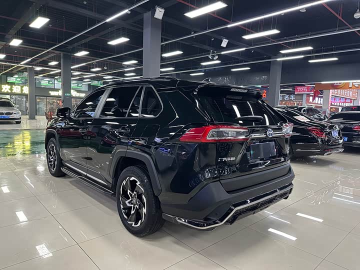 Фото 6 - Toyota Wildlander