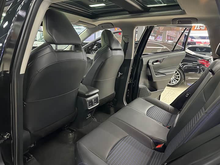 Фото 8 - Toyota Wildlander