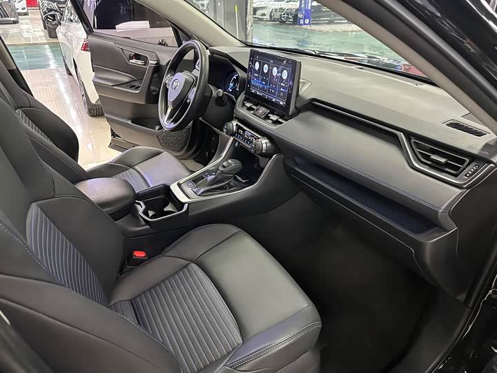 Фото 9 - Toyota Wildlander