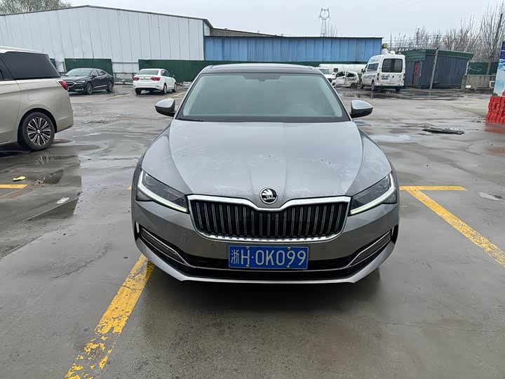 Фото 2 - Skoda Superb