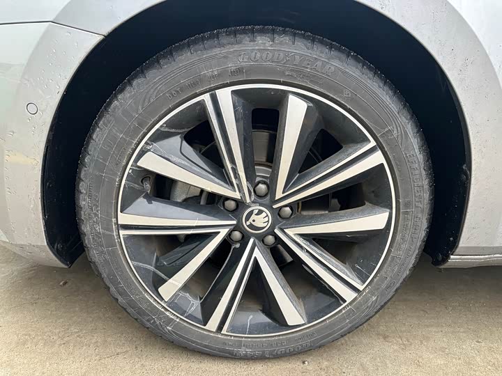 Фото 7 - Skoda Superb