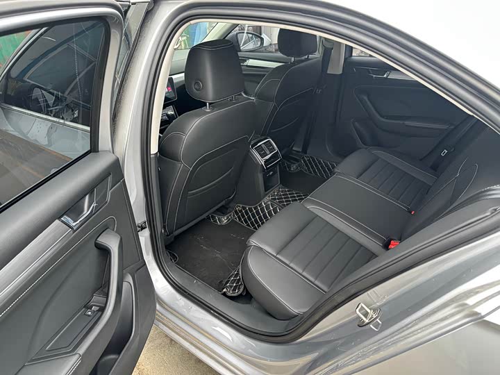 Фото 8 - Skoda Superb