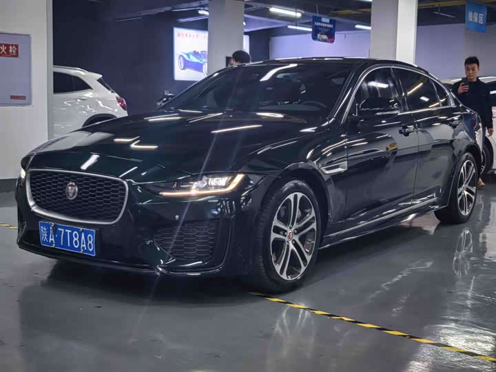 Фото 1 - Jaguar XE L