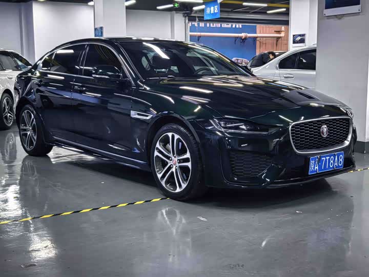 Фото 3 - Jaguar XE L
