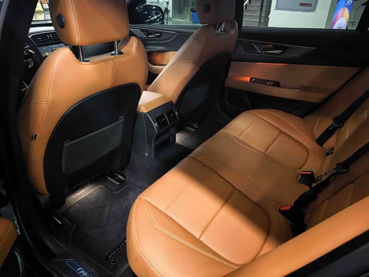 Фото 5 - Jaguar XE L