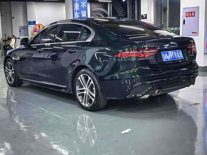 Фото 9 - Jaguar XE L