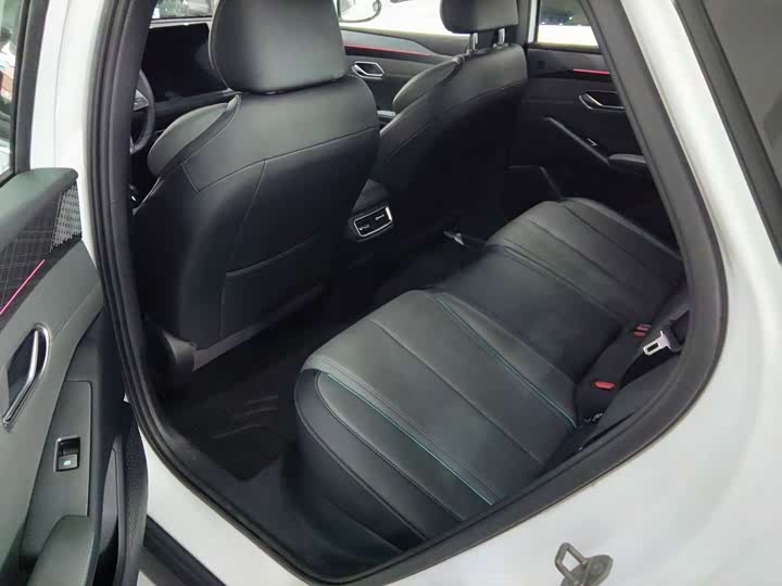 Фото 6 - BYD Qin L