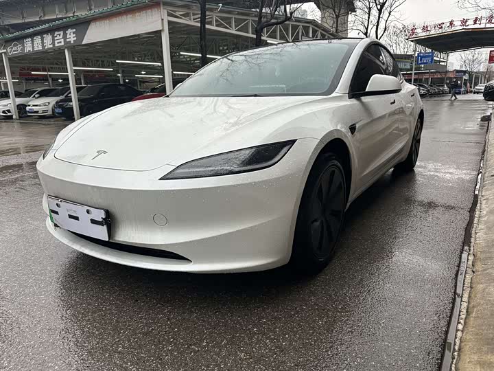 Фото 1 - Tesla Model 3