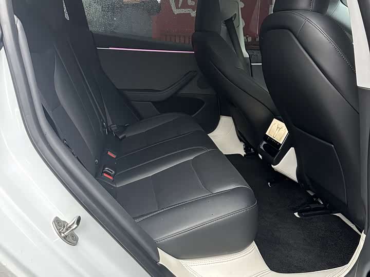 Фото 4 - Tesla Model 3