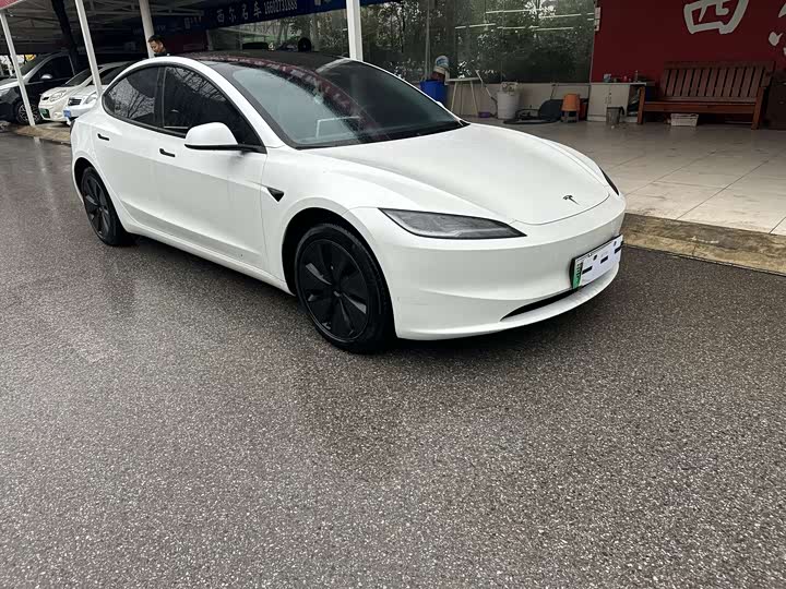 Фото 8 - Tesla Model 3