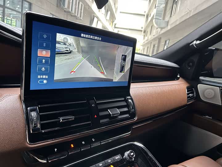 Фото 3 - Lincoln Navigator