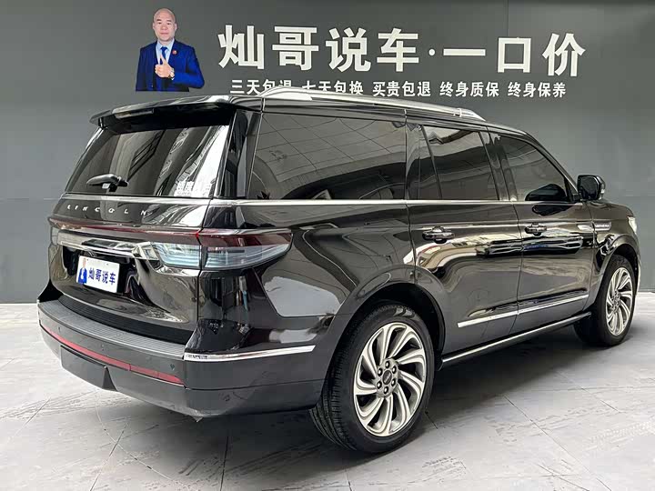 Фото 7 - Lincoln Navigator