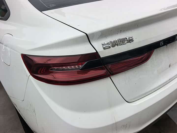 Фото 9 - Geely Geometry A