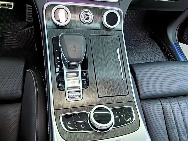 Фото 9 - Hongqi H9