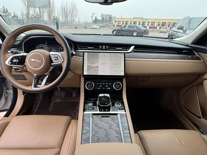 Фото 8 - Jaguar XF L
