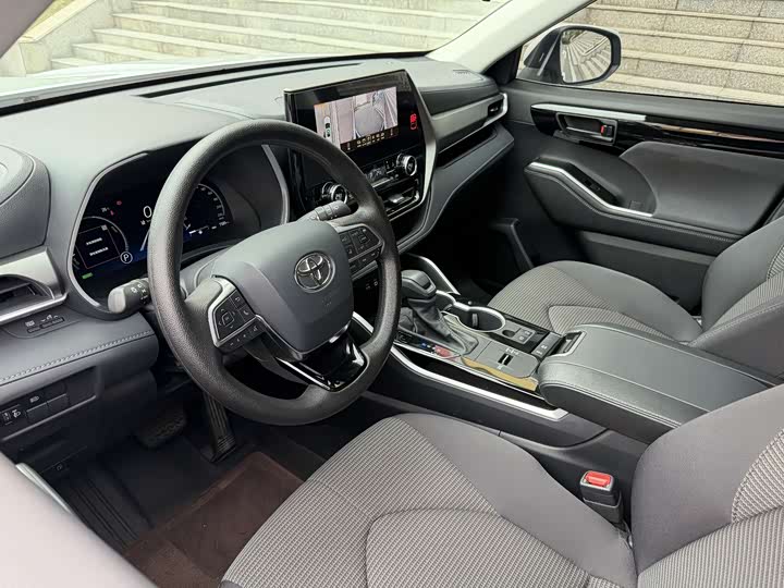 Фото 8 - Toyota Highlander