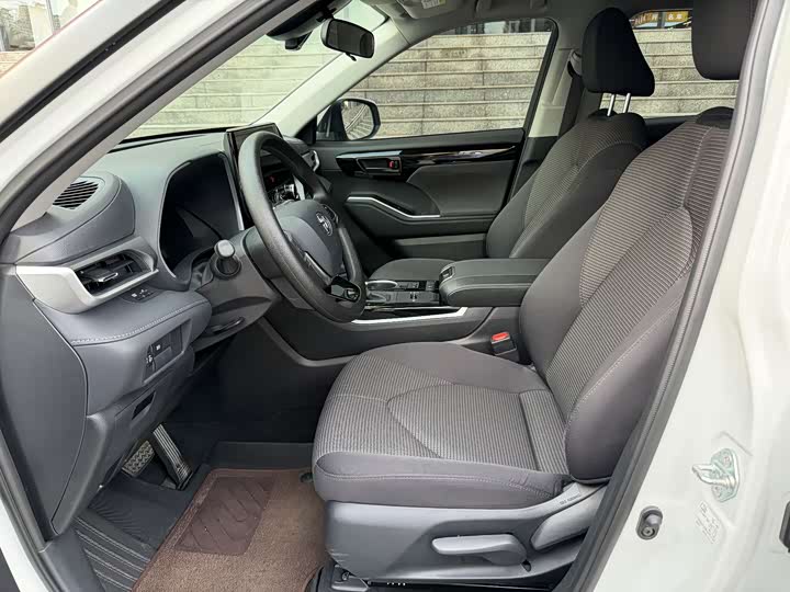 Фото 9 - Toyota Highlander