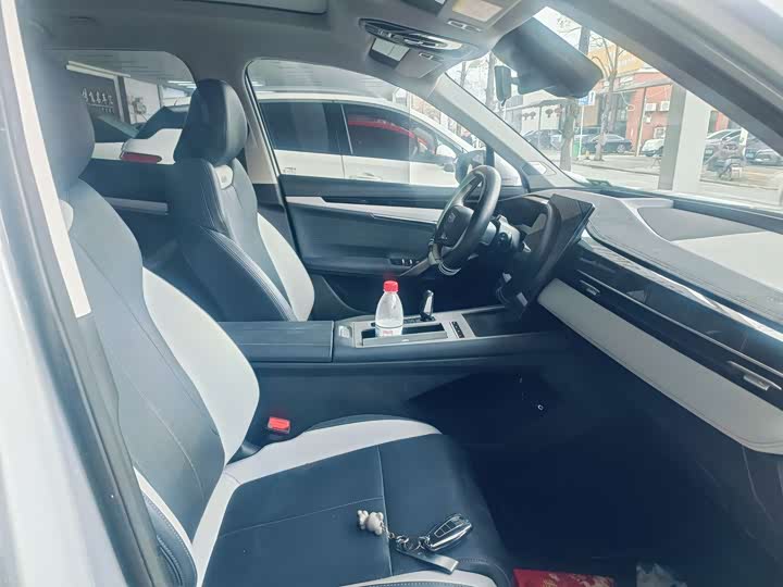 Фото 4 - Geely Atlas L