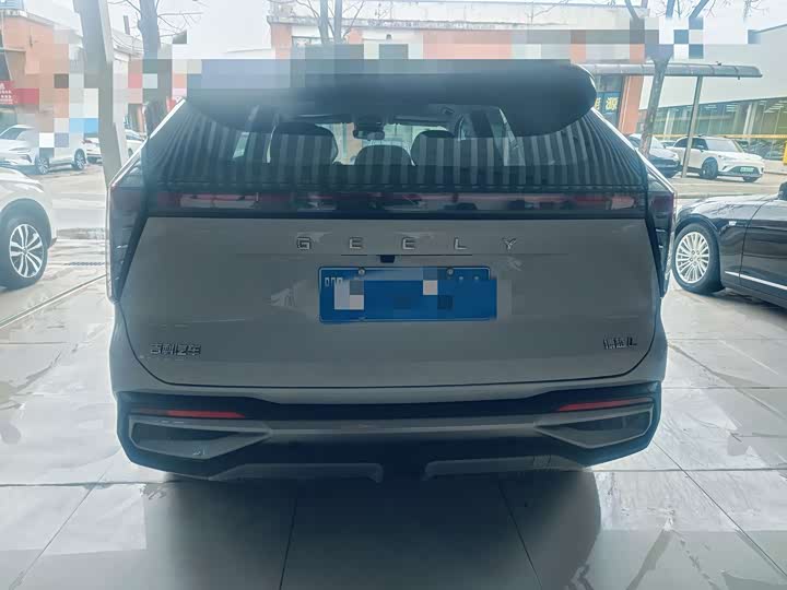 Фото 8 - Geely Atlas L