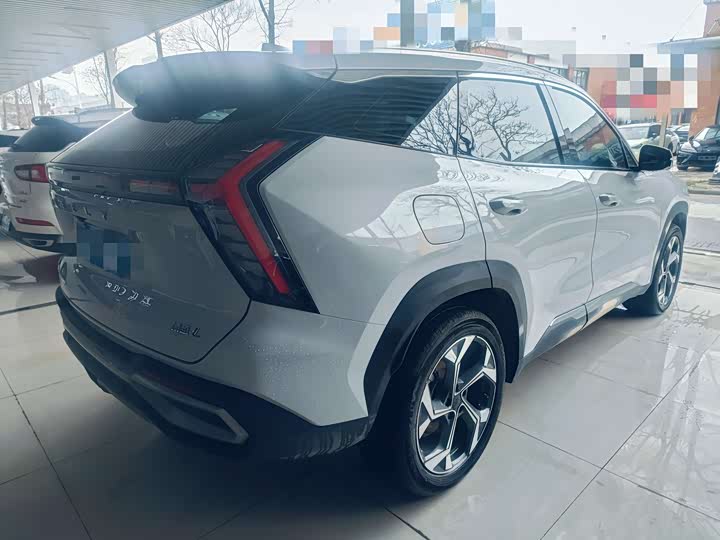 Фото 9 - Geely Atlas L