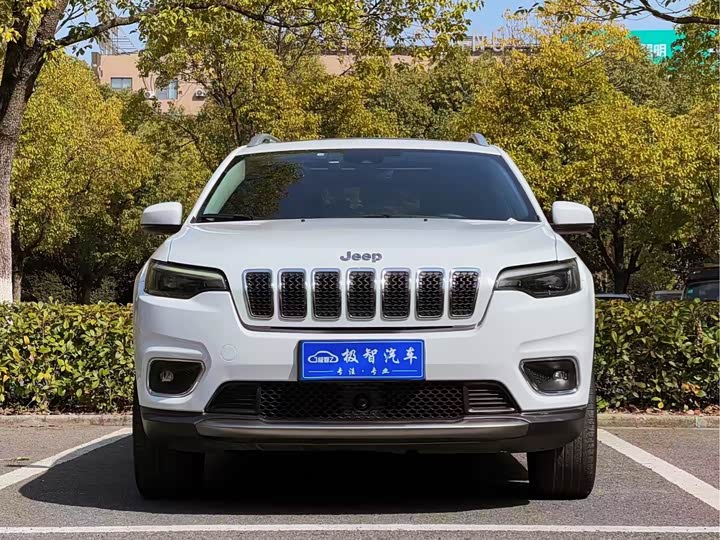 Photo 2 - Jeep Cherokee