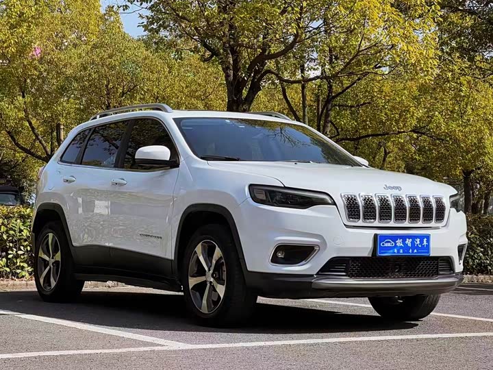 Photo 3 - Jeep Cherokee