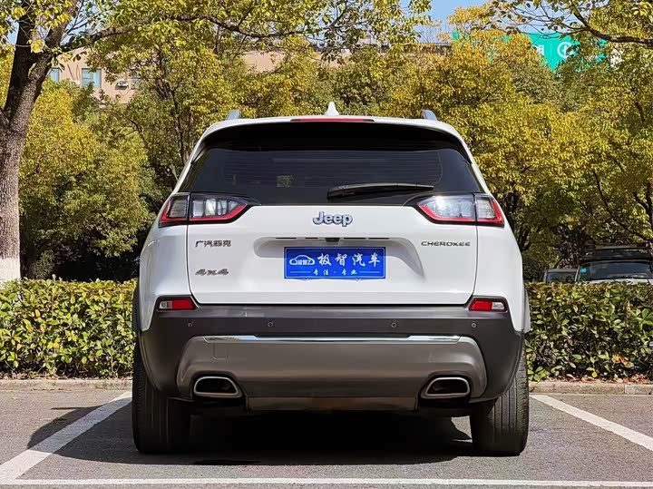 Photo 6 - Jeep Cherokee