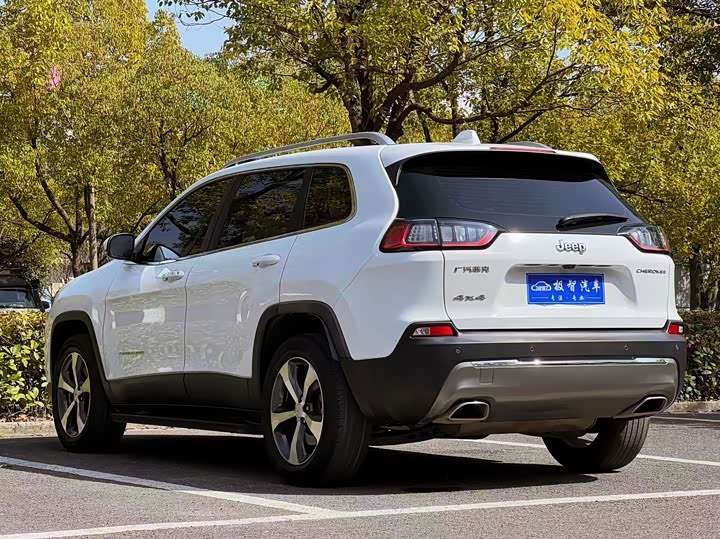 Photo 7 - Jeep Cherokee