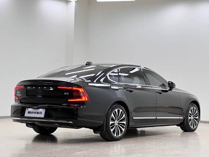 Фото 5 - Volvo S90