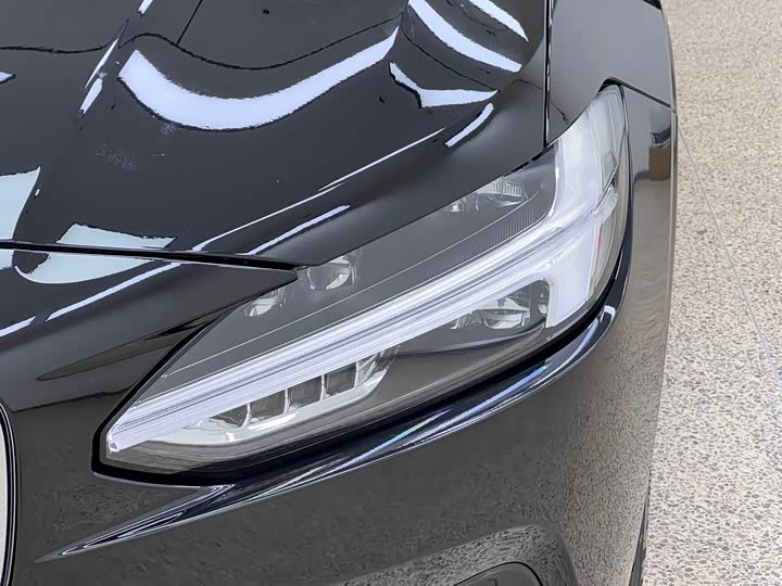 Фото 8 - Volvo S90